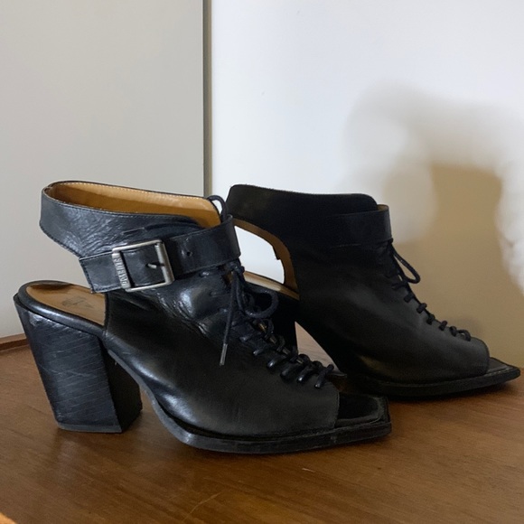 John Fluevog Shoes - John Fluevog sandal